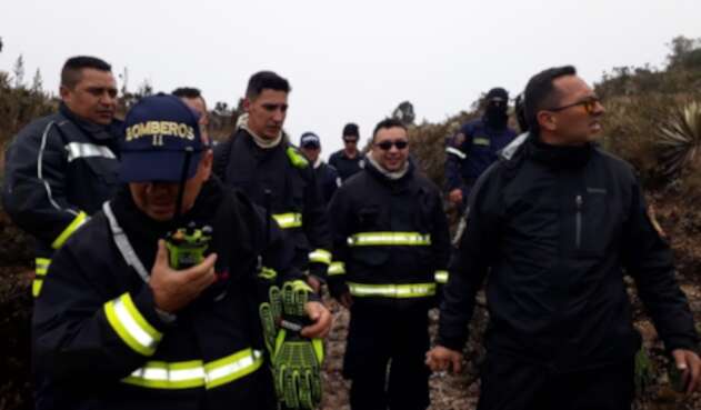 Cuerpo de Bomberos realizando trabajos tras conocer caso de universitarios perdidos en los Cerros Orientales