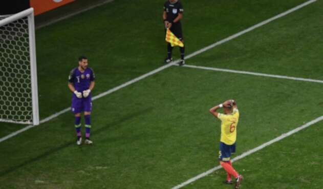 William Tesillo tras fallar penal ante Chile en la Copa América de Brasil William Tesillo tras fallar penal ante Chile en la Copa América de Brasil