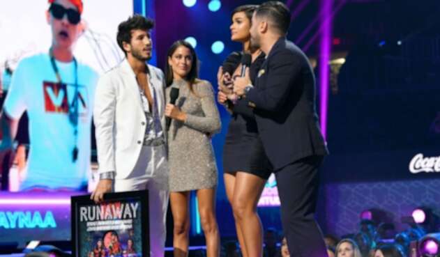 Sebastián Yatra y Tini en Premios Juventud 2019