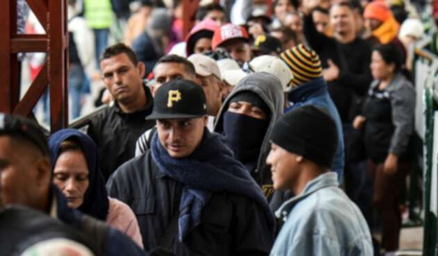 Migrantes venezolanos en la frontera entre Colombia y Ecuador