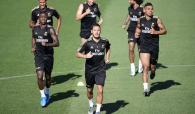 James Rodríguez entrenando con sus compañeros del Real Madrid