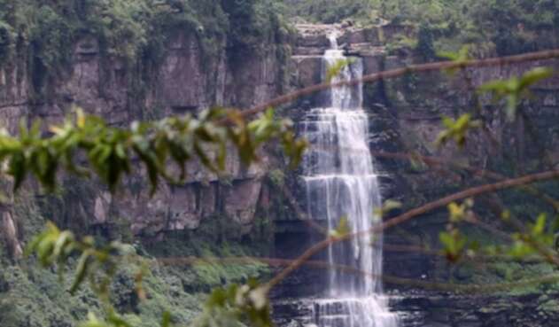 Salto de Tequendama / rio / medio ambiente / naturaleza