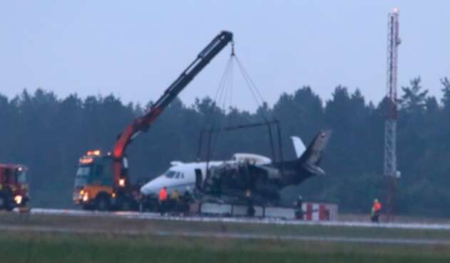 Avión del equipo de Pink se incendia