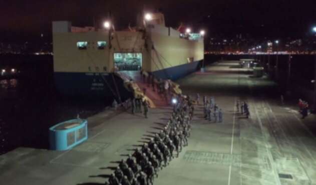 Ejército chino moviliza a cuarteles cerca a Hong Kong. Ejército chino moviliza a cuarteles cerca a Hong Kong.