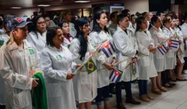 Médicos cubanos