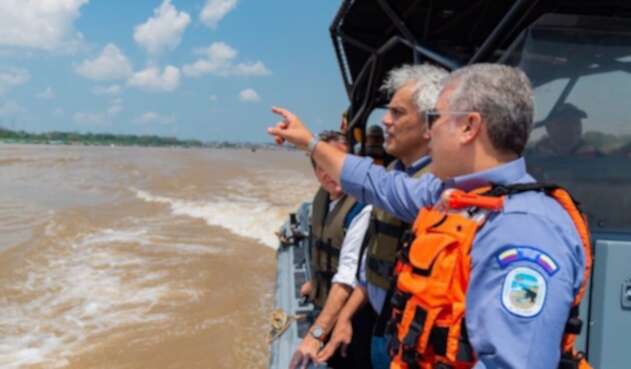 Presidente Iván Duque y el ministro de Ambiente, Ricardo Lozano, en la Amazonía.
