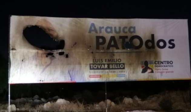 Valla de candidato uribista quemada en Arauca