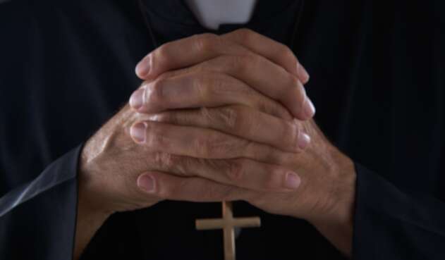 Manos sacerdote