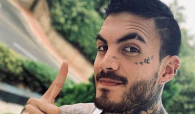 El deportista compartió un meme referente a sus tatuajes.