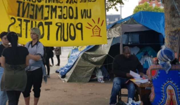 Migrantes, entre ellos colombianos, viviendo en las calles de Francia
