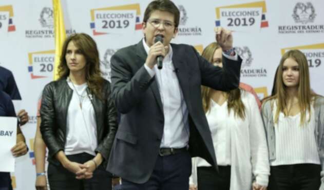 Miguel Uribe Turbay presentando su candidatura a la Alcaldía de Bogotá