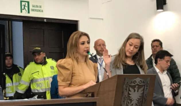 Presidenta del Concejo de Bogotá, Patricia Mosquera, posesionó como concejal a Carolina Villegas