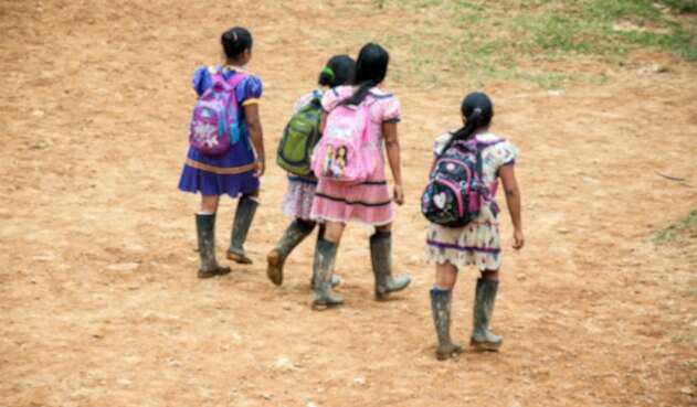 Niñas indígenas Niñas indígenas