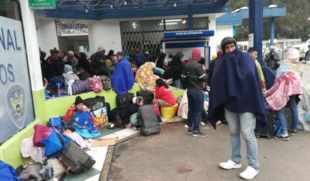 Migrantes venezolanos llegan al Puente Internacional de Rumichaca. Migrantes venezolanos llegan al Puente Internacional de Rumichaca.