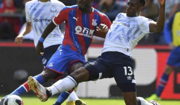 Yerry Mina, central colombiano. Yerry Mina, central colombiano.