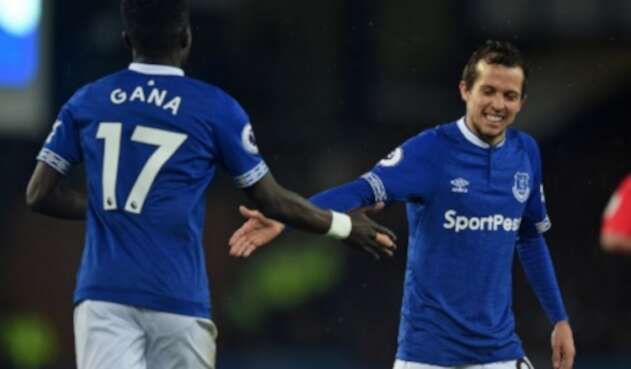 Yerry Mina titular con Everton