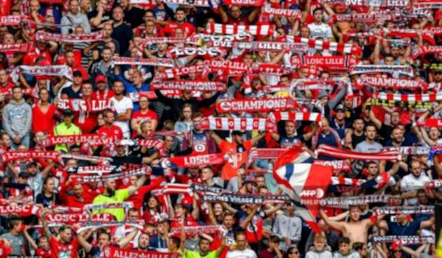Hinchas de Lille en Francia
