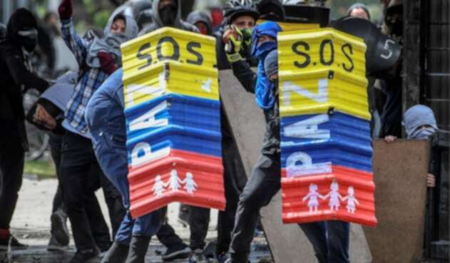 Protestas estudiantiles en las que aparecen encapuchados