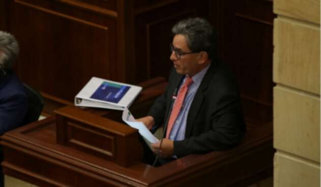 Ministro de Hacienda, Alberto Carrasquilla, durante debate en Comsiones Económicas del Congreso.