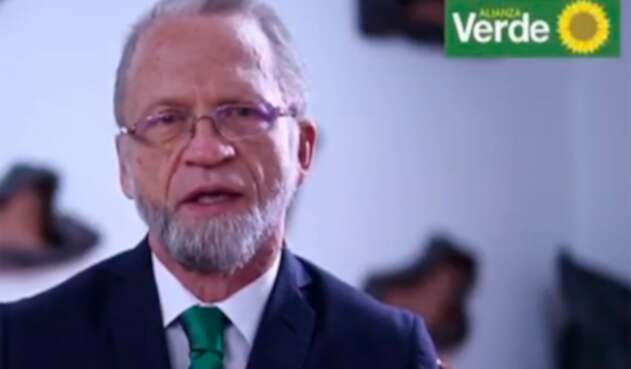 Antanas Mockus, senador, luego de un procedimiento médico contra el párkinson