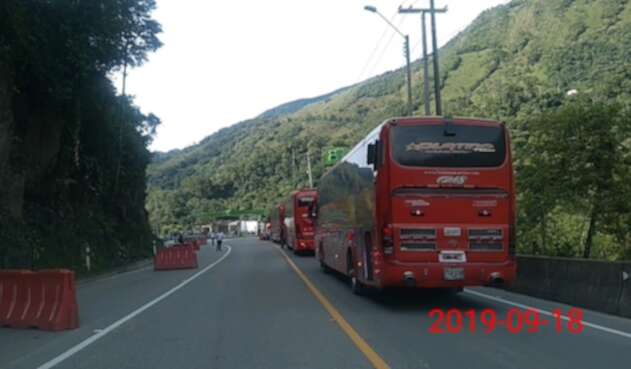 Los delincuentes quemaban los buses de las empresas que no pagaban las 'vacunas'. Los delincuentes quemaban los buses de las empresas que no pagaban las 'vacunas'.