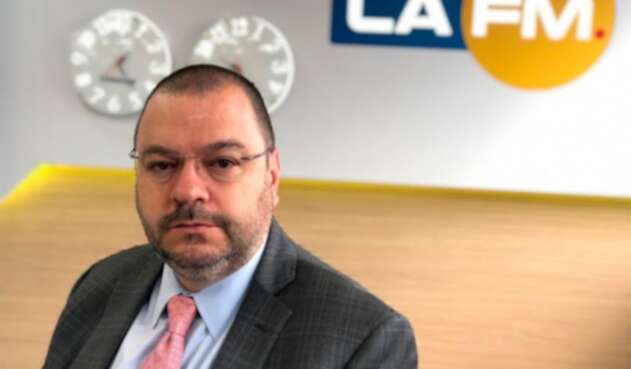 Carlos Negret, defensor del Pueblo Carlos Negret, defensor del Pueblo, en la mesa de trabajo de LA FM, en Bogotá