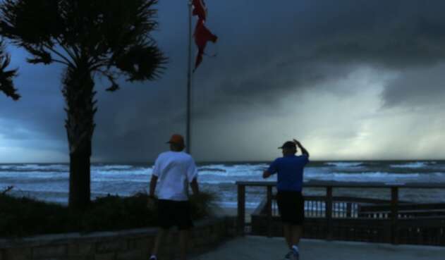 Huracán Dorian visto desde las playas de Florida Huracán Dorian visto desde las playas de Florida