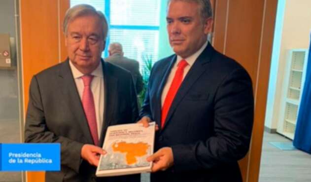 El presidente Iván Duque presentando ante António Guterres, secretario general de la ONU, el dossier de las Farc en Venezuela El presidente Iván Duque presentando ante António Guterres, secretario general de la ONU, el dossier de las Farc en Venezuela
