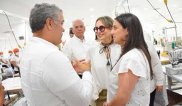 El presidente Iván Duque con la diseñadora Silvia Tcherassi