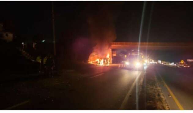 Queman segundo bus en Cundinamarca