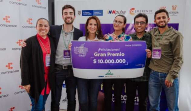 Estudiantes ganadores de la Hackthon