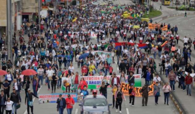 Centrales obreras y estudiantes marchando en Bogotá, el 25 de abril de 2019