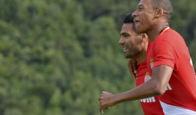 Kylian Mbappé y Radamel Falcao. Kylian Mbappé y Radamel Falcao.