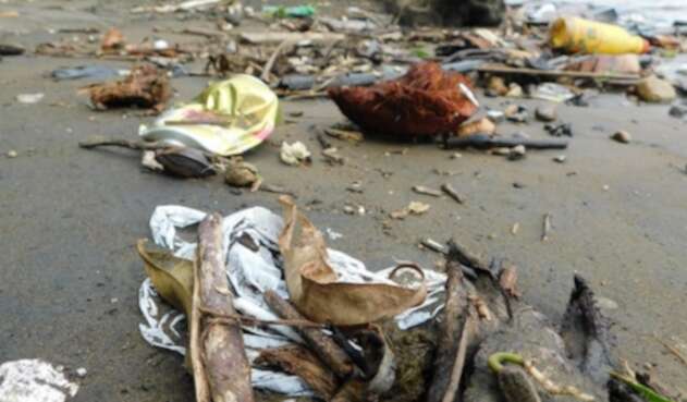 Basura en la playa del río El Valle, Bahía Solano, Chocó.