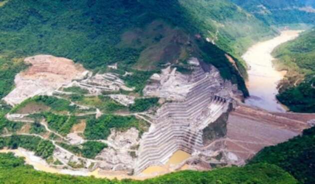 El proyecto Hidroituango en medio del río Cauca, en Antioquia.