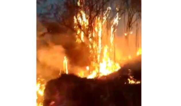 Así está el incendio forestal en Nimaima Así está el incendio forestal en Nimaima