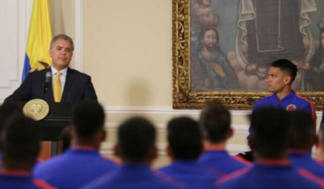 El presidente Iván Duque con la Selección Colombia, el 4 de junio de 2019 en la Casa de Nariño, en Bogotá El presidente Iván Duque con la Selección Colombia, el 4 de junio de 2019 en la Casa de Nariño, en Bogotá