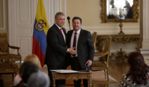 El presidente Iván Duque y Francisco Santos, embajador de Colombia en Estados Unidos, el 6 de septiembre de 2018 en Bogotá