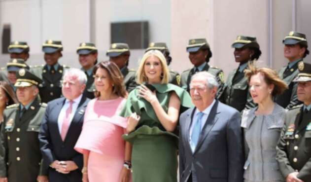 Ivanka Trump en homenaje a cadetes muertos en la Escuela General Santander Ivanka Trump en homenaje a cadetes muertos en la Escuela General Santander