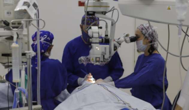 Cirugía con lentes intraoculares