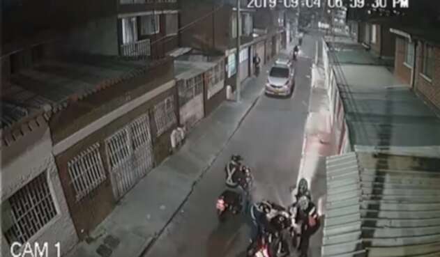 Mujer le roban la moto en Bogotá