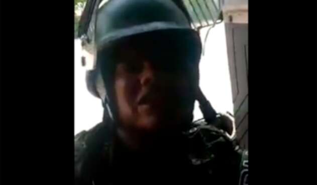 El soldado en Puerto Valdivia (Antioquia), en medio del cruce de balas con el ELN