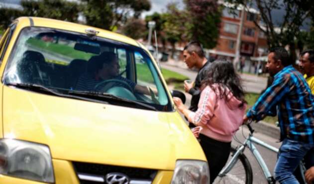 Taxistas en la ciudad de Bogotá Taxistas en la ciudad de Bogotá