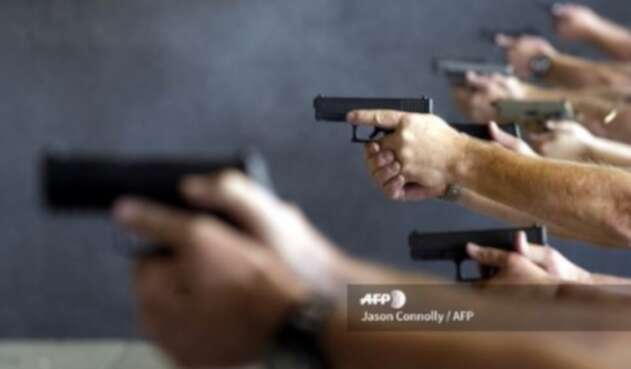 Profesores en la Florida podrán usar armas en caso de tiroteos
