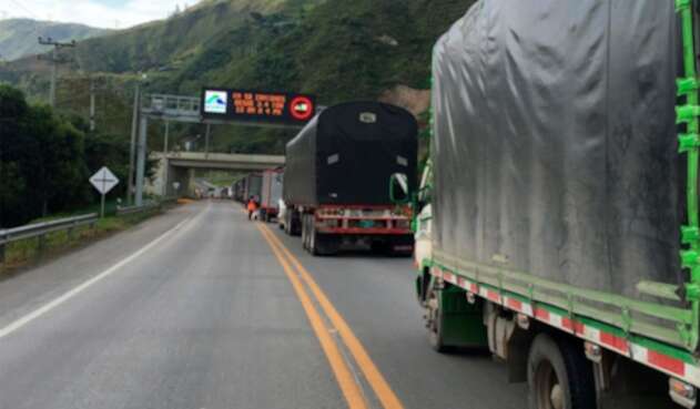 La vía de que de Bogotá conduce a Villavicencio