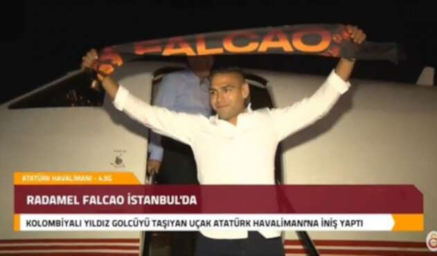 Falcao llegando a Turquía
