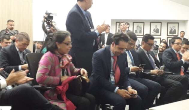 Representantes legales de Movistar, ganadores del contrato del Sena.