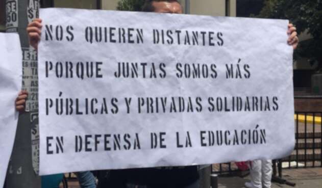 Manifestaciones durante marcha de estudiantes en Bogotá
