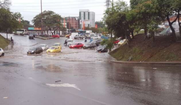 Carros quedaron atrapados Carros quedaron atrapados