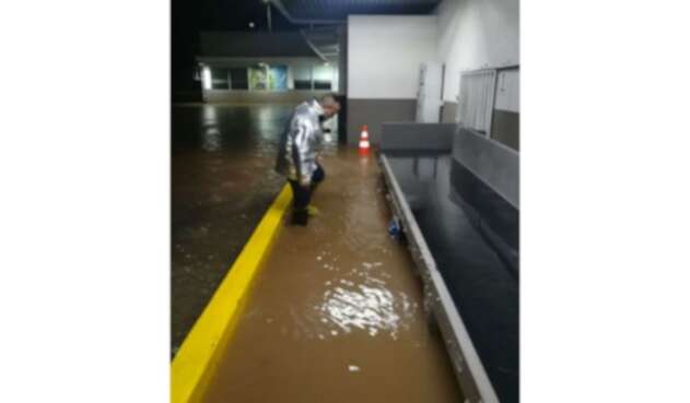 Aeropuerto de Valledupar inundado Aeropuerto de Valledupar inundado